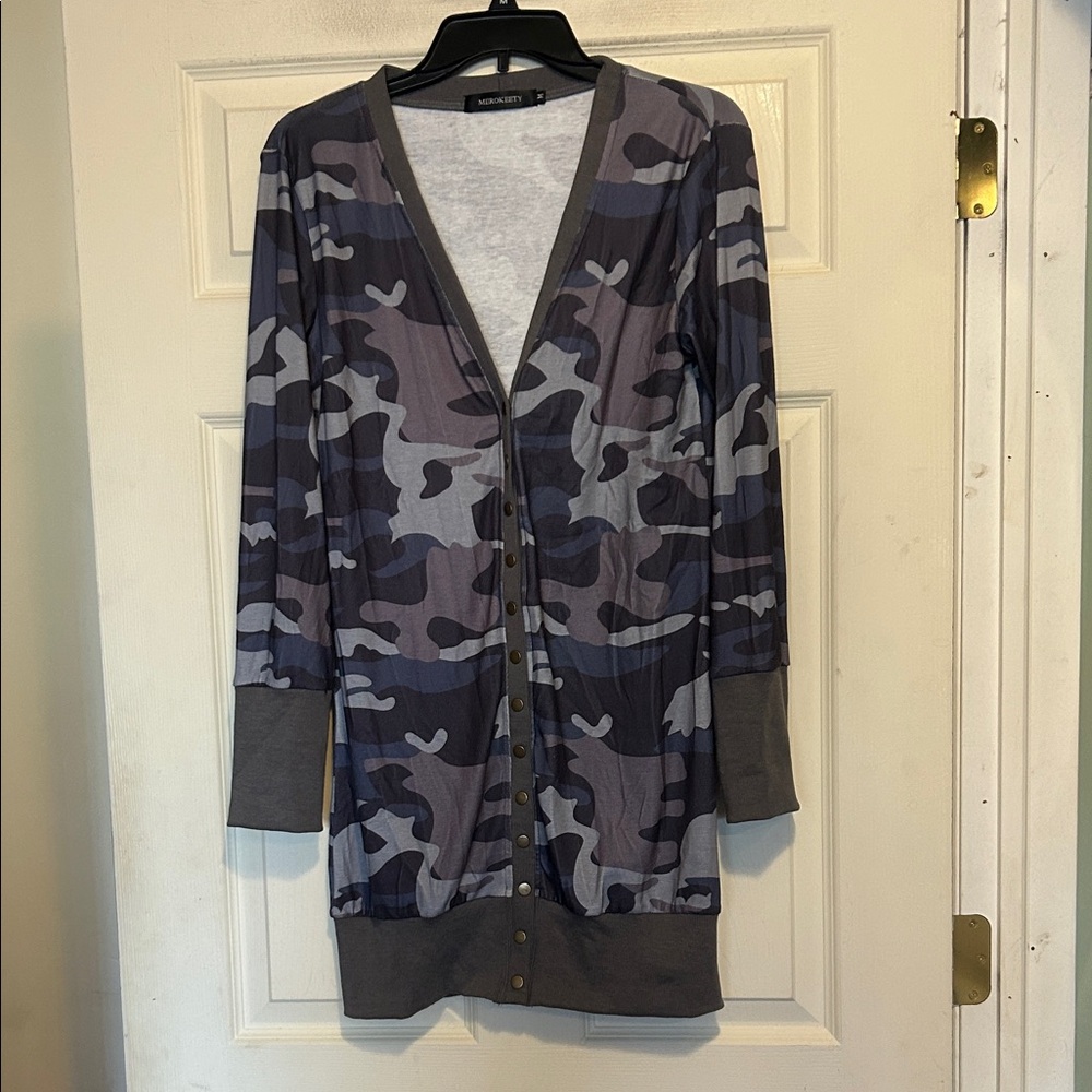 Merokeety Snap Front Gray Camouflage Cardigan Size Medium